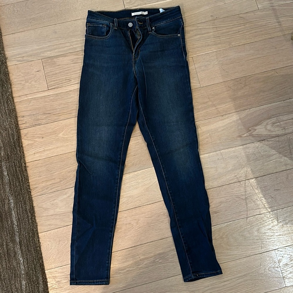 Levi High Rise Skinny Jeans size 28